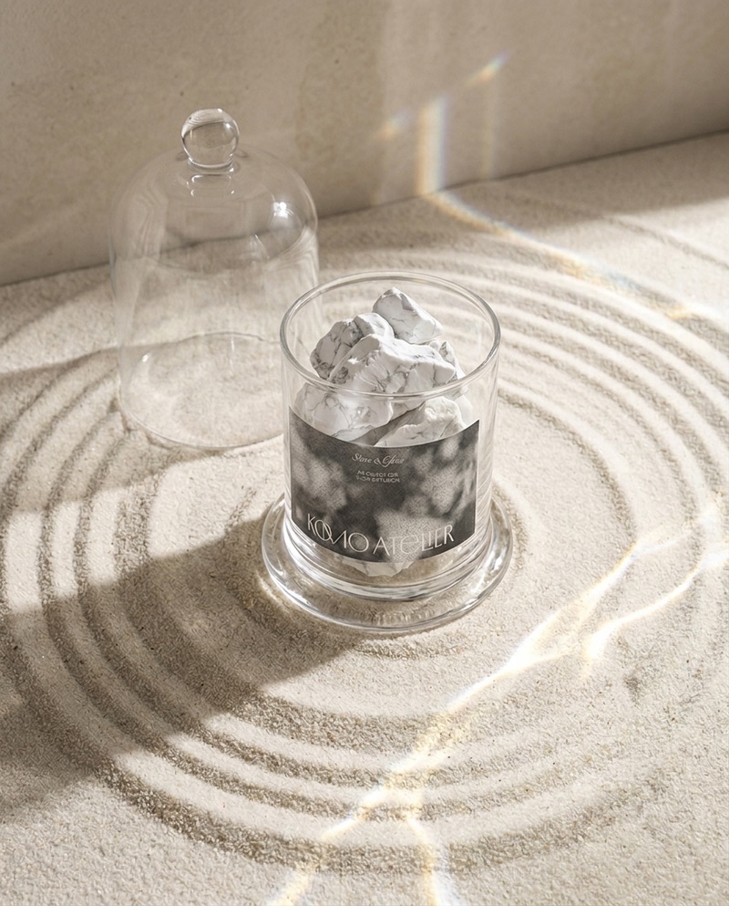 FORM I stone diffuser under a glass cloche